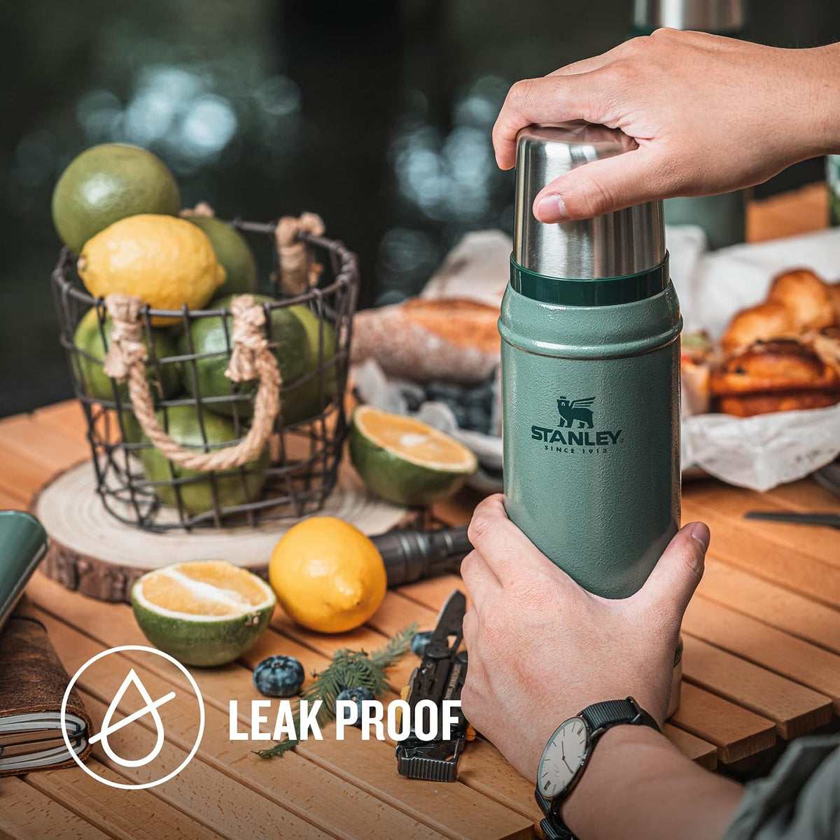 STANLEY Legendary Classic Bottle | Hammer tone green | 1.9L