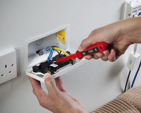 https://www.accesstoretail.com/uploads/partimages/311847%20STMT5%20Electrician%27s%20Mains%20Tester%20LS_1024.jpg