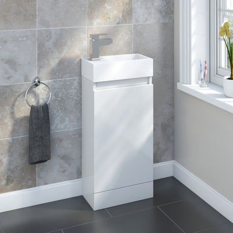 https://www.accesstoretail.com/uploads/partimages/Epping%20floor%20standing%20unit_gloss%20white_1024.jpg