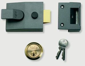 Yale Deadlocking Standard Nightlatch Security Lock - 40mm - 630085005702