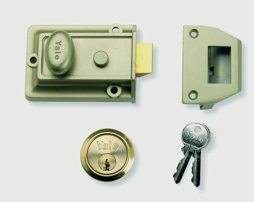 Yale Traditional Nightlatch - 60mm - 630077105322